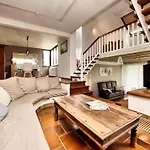 Hébergement de vacances In With Swimming Pool *