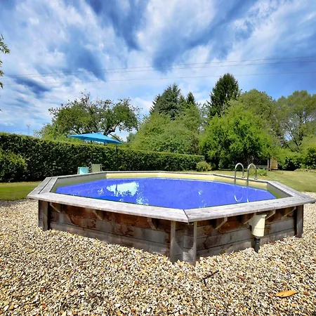 بيت للعطل In With Swimming Pool فيرتون