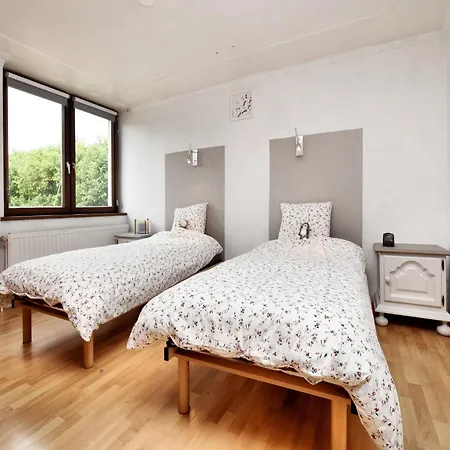 بيت للعطل In With Swimming Pool فيرتون