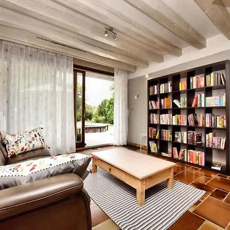 In With Swimming Pool بيت للعطل