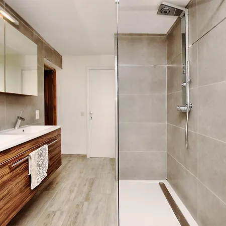 In With Swimming Pool بيت للعطل