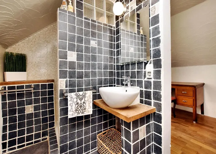 In With Swimming Pool Hébergement de vacances